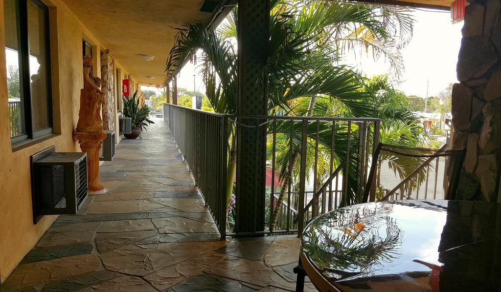 לייק וורת' Lago Motor Inn מראה חיצוני תמונה